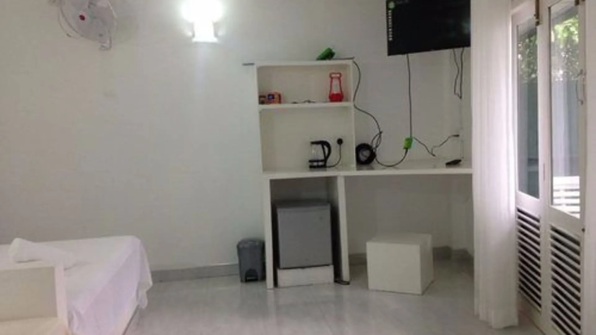 מלון קנדי Pines Hut
